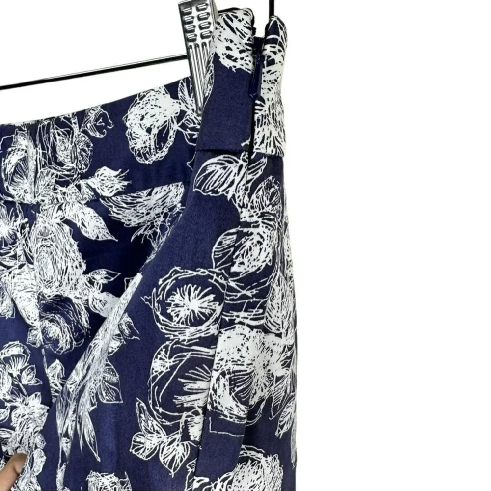 Brooks Brothers Natalie Fit Navy Blue White‎ Floral Shorts Pull On Women Size 6